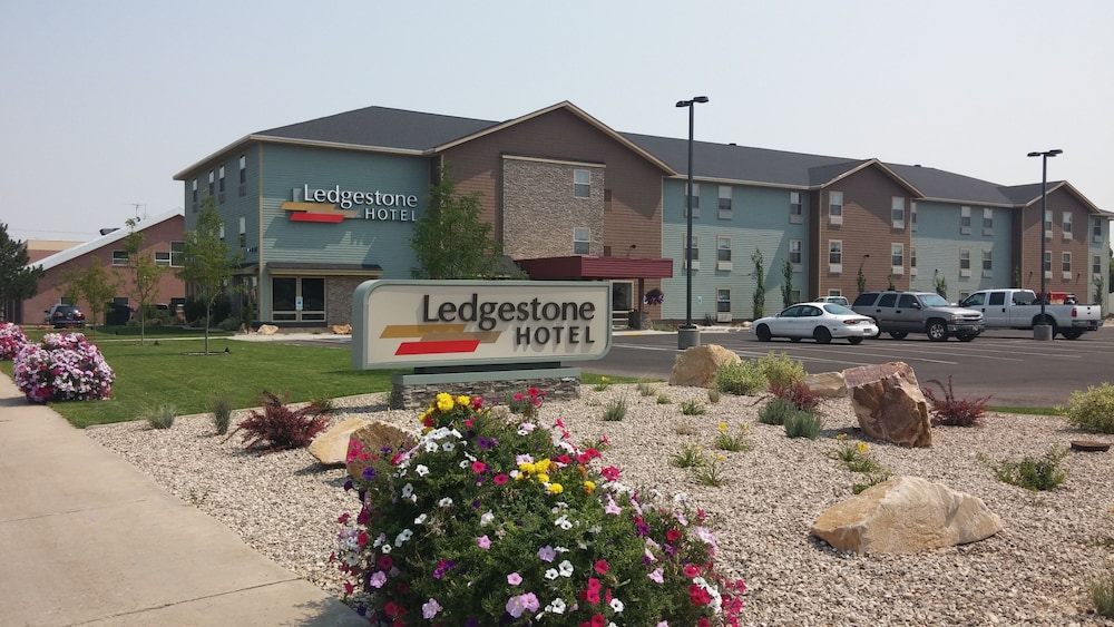 Ledgestone Hotel Vernal 61/63