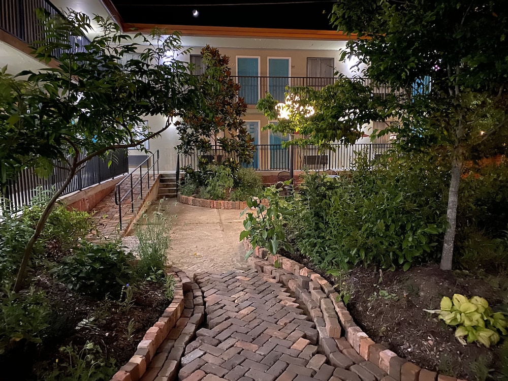 Cascades Inn 1/70