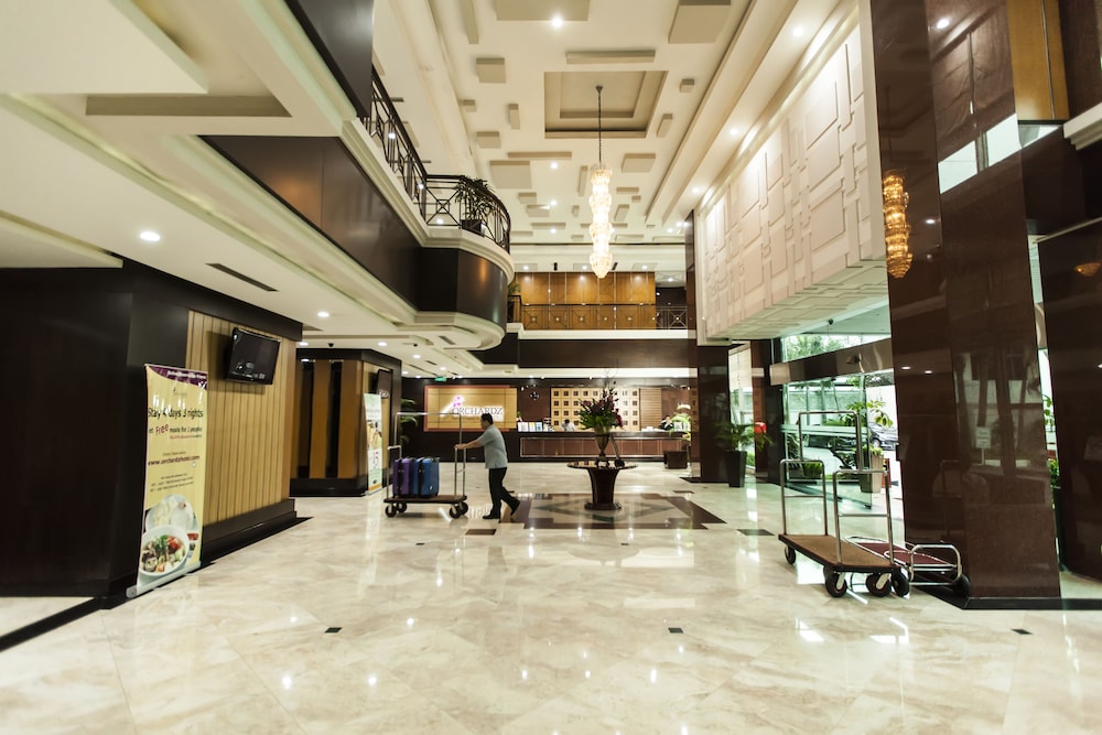 Orchardz Jayakarta Hotel 8/73