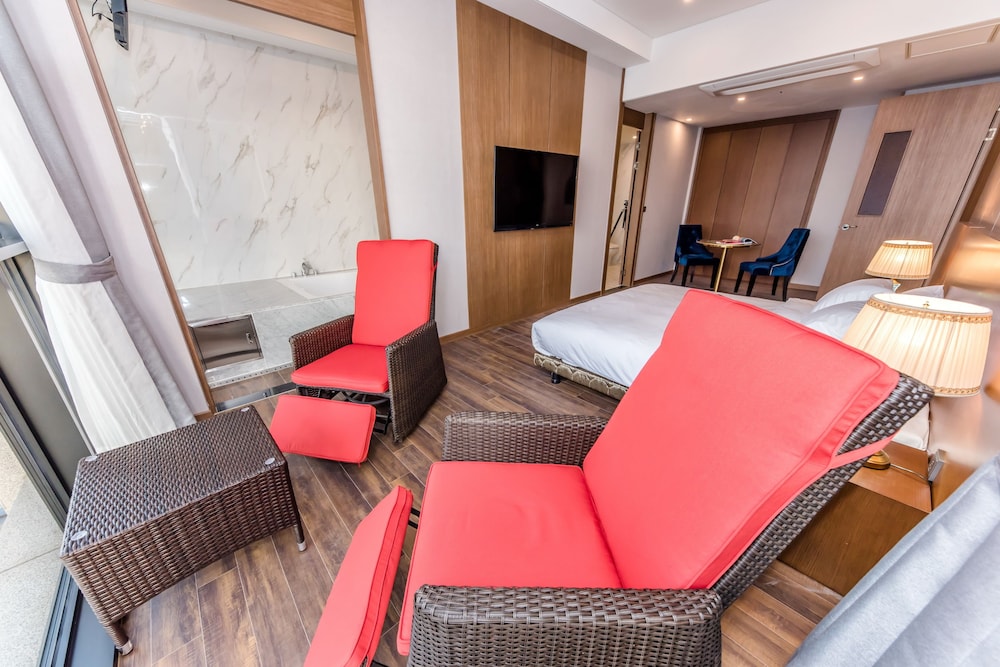 Dyne Oceano Hotel 56/75