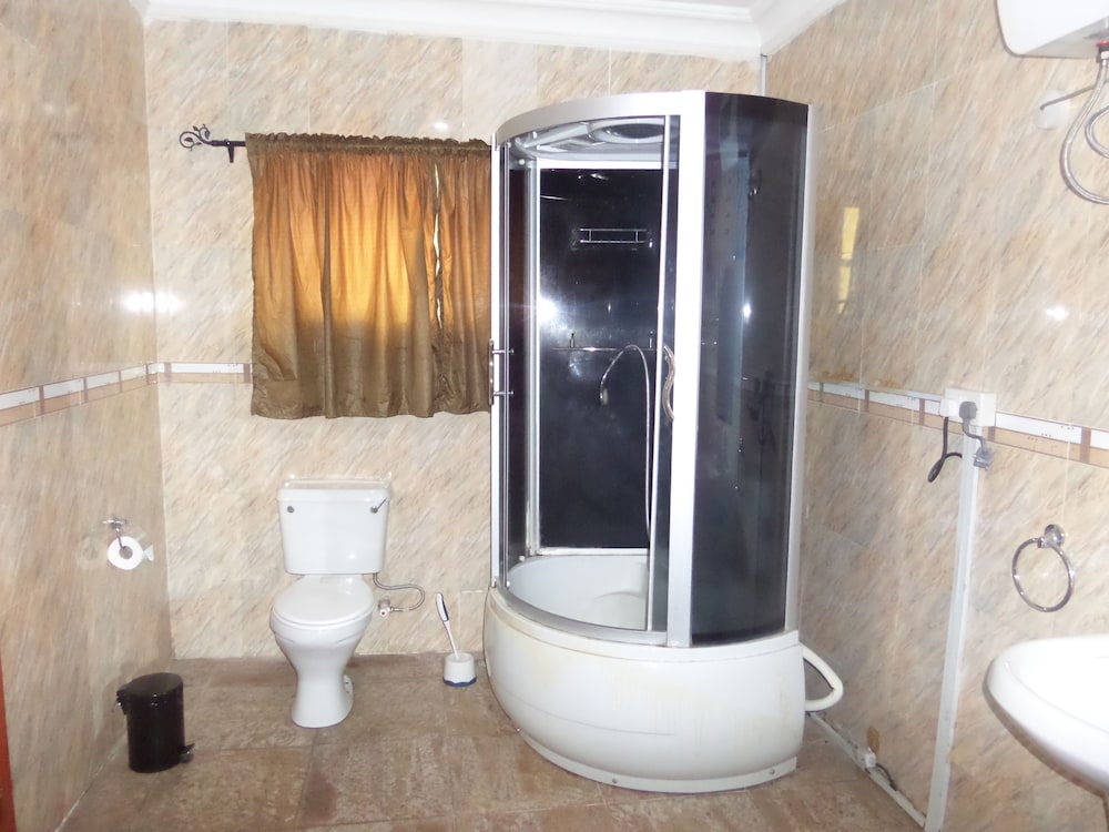 Adna Hotel 49/50