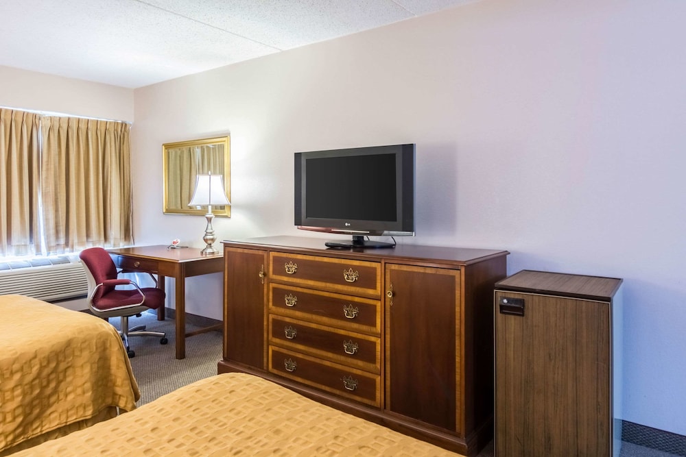 The Plaza Inn & Suites 23/28