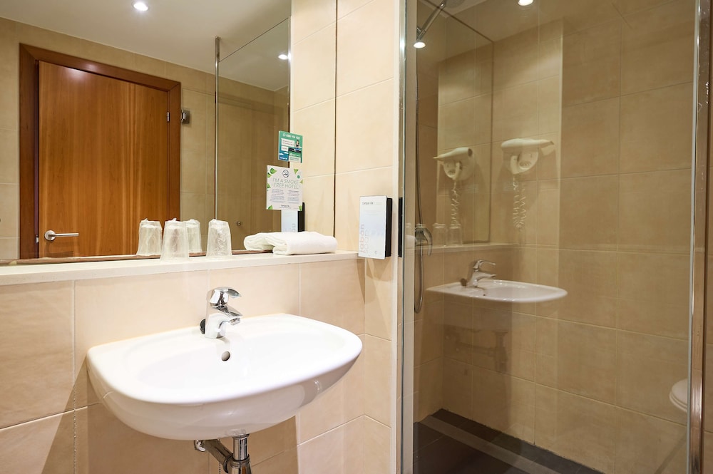 Travelodge BCN Cornella Fira 12/56