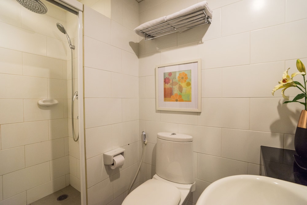 Beyond Suite Hotel 70/73