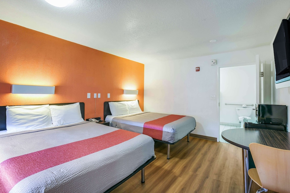 غرفة قياسية بسريرين كوين لذوي الإعاقة، Motel6 Dothan, AL 2/10
