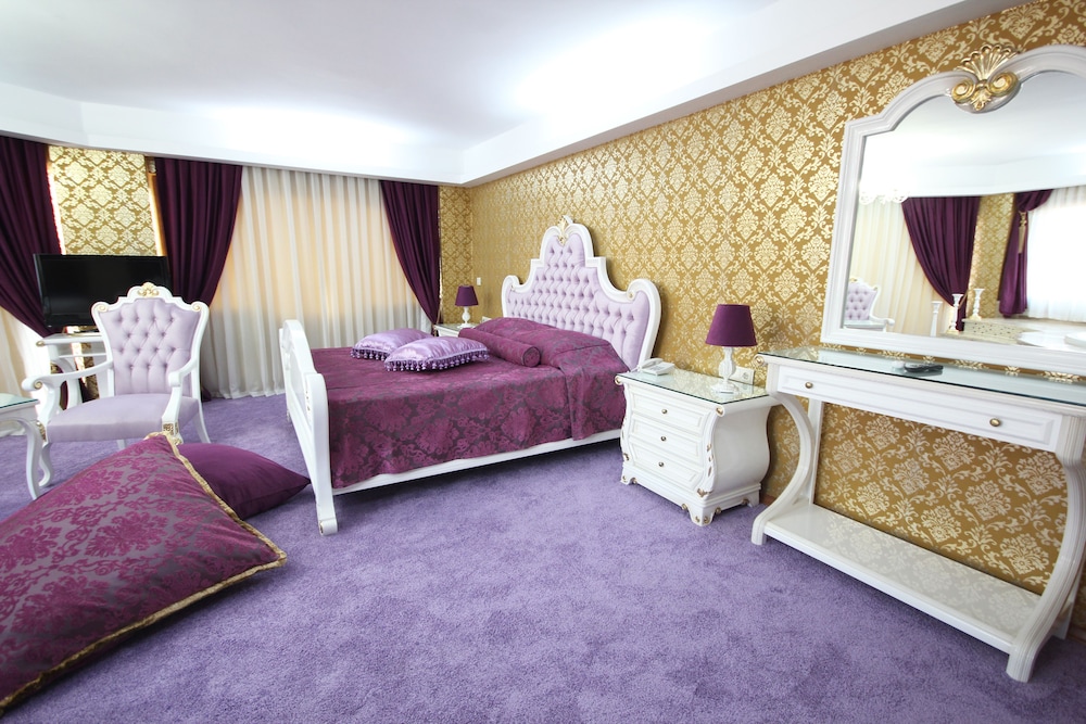 Grand Corner Boutique Hotel 16/45