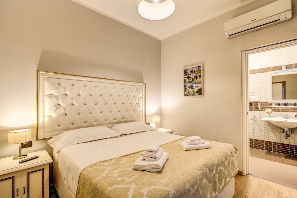 Gravina Suite Frattina 20/53