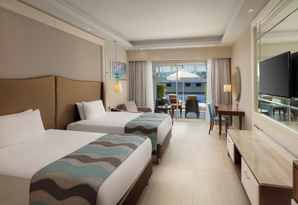 Swim Up, Pool, Family, Suite, Queen and Twin Beds, 2 Sofa