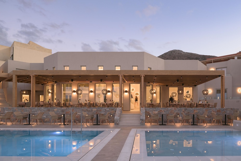 Galaxy Suites Boutique Resort 6/133