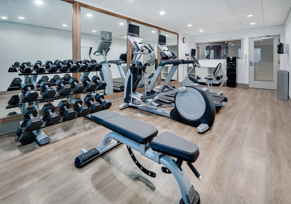 Holiday Inn Express Hotel & Suites San Antonio Nw Near Seaworld 46/76