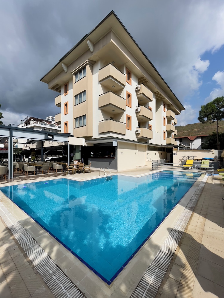 Greenmar Apartments 6/42