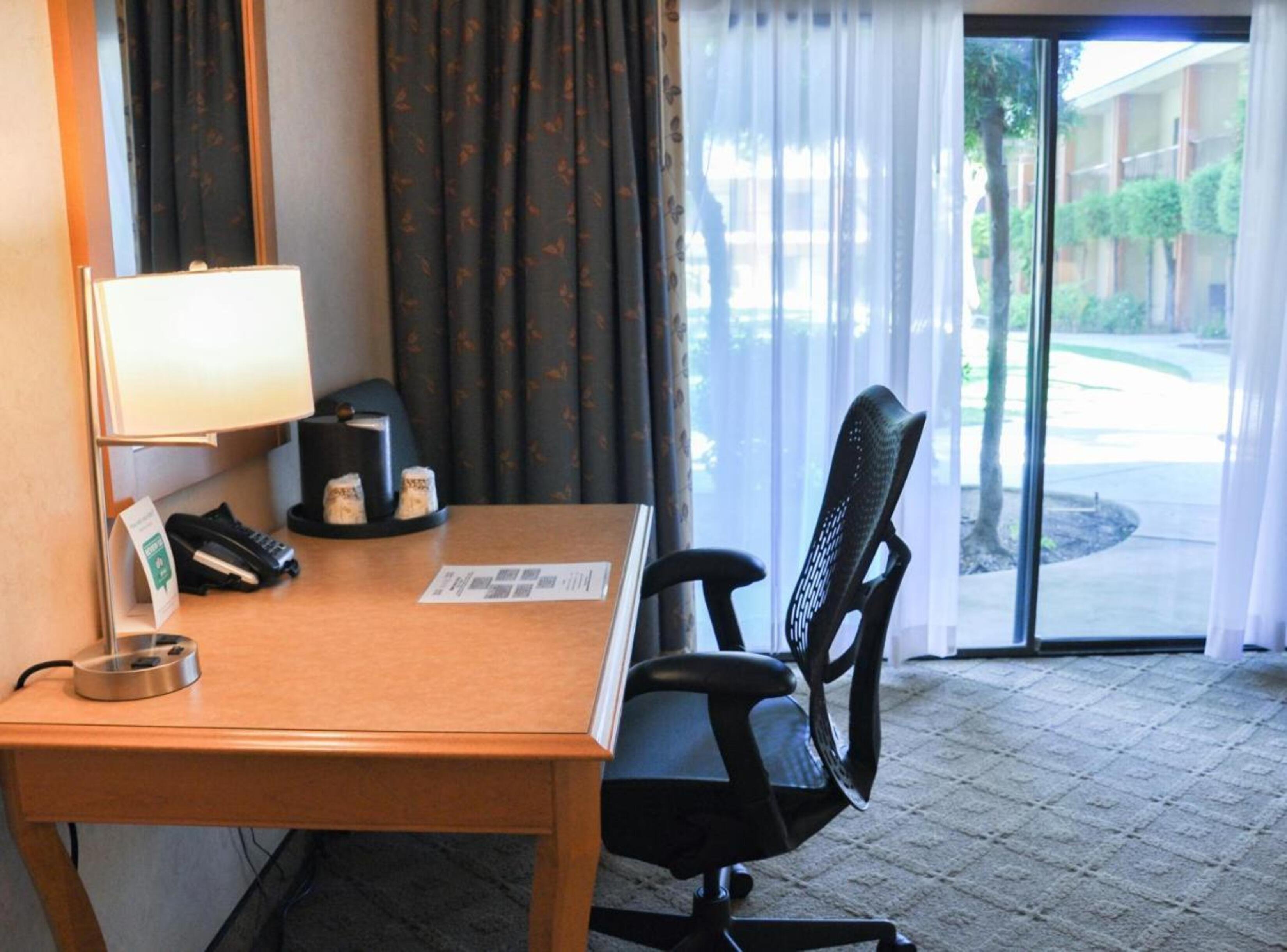 Piccadilly Inn Airport 37/73