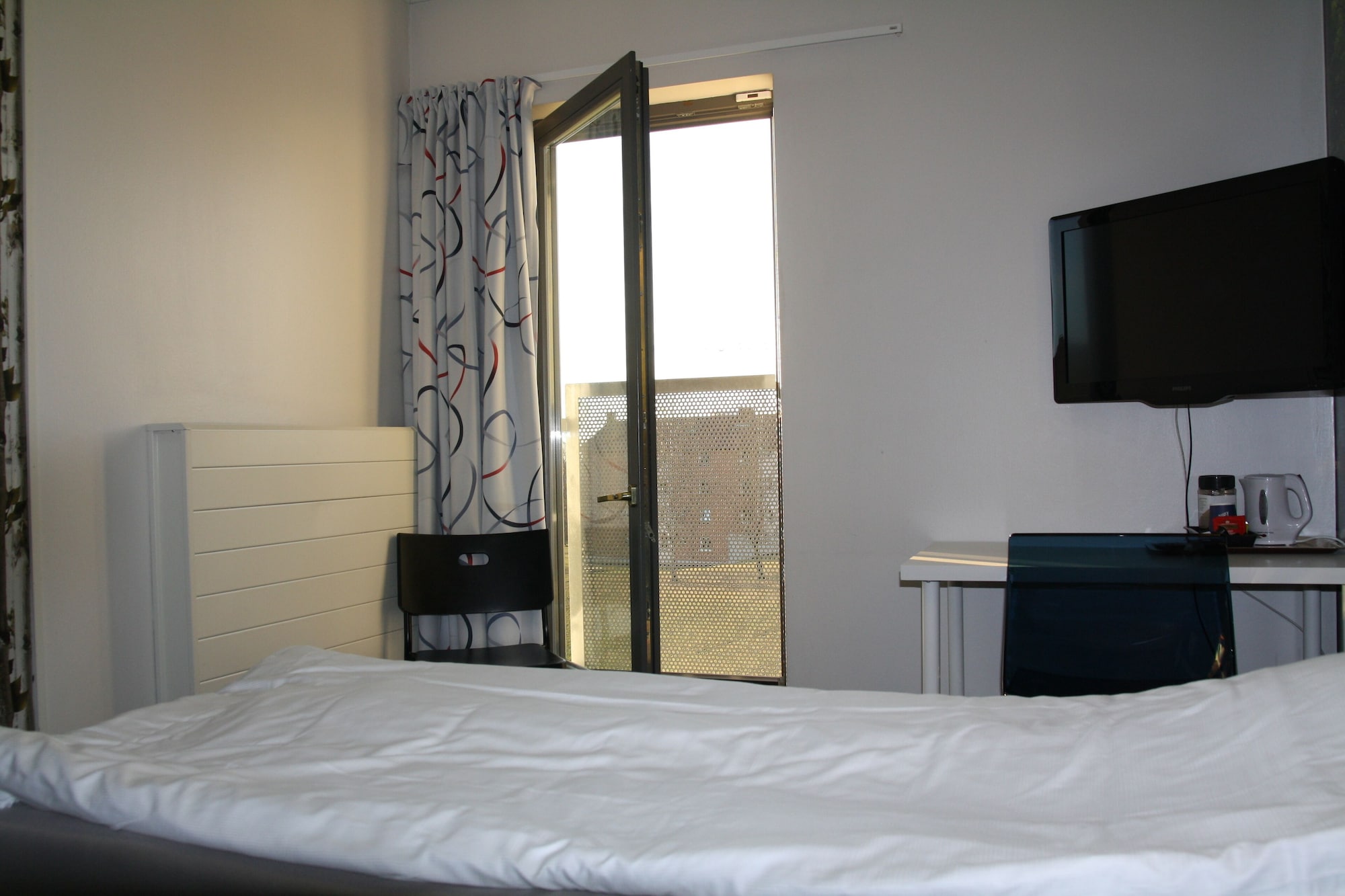 ROOM, TWIN BEDS, PRIVATE BATHROOM