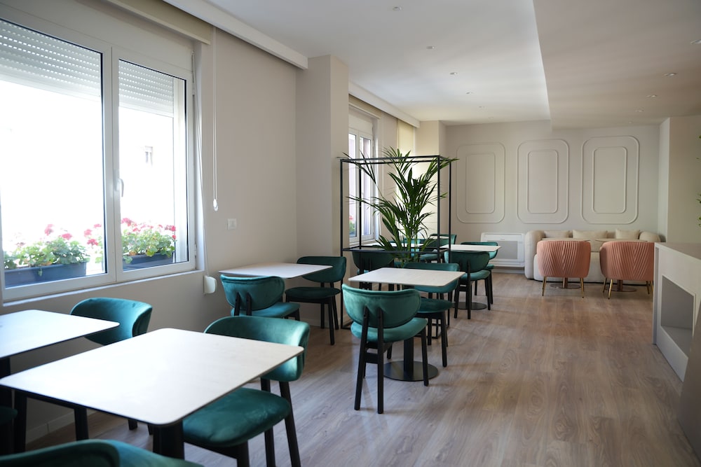 Aquila D Hotel 37/49