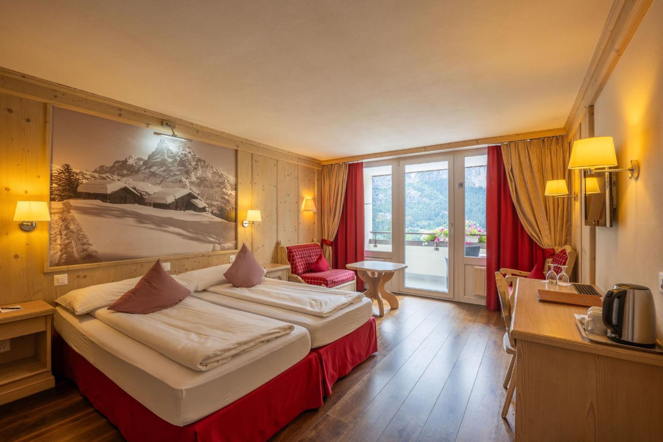 Room, Twin Beds, Eiger View
