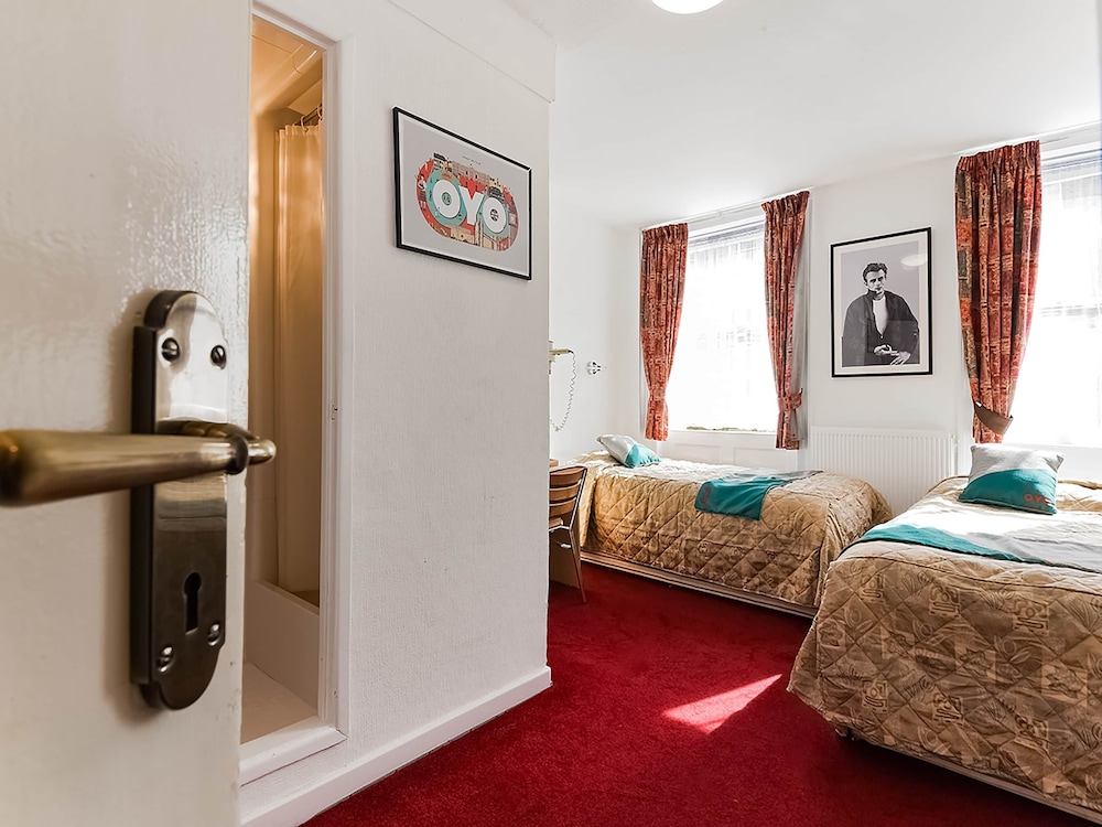 Boston Court Hotel 46/55