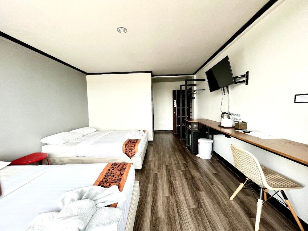 Pimpimarn Beach Hotel 23/66