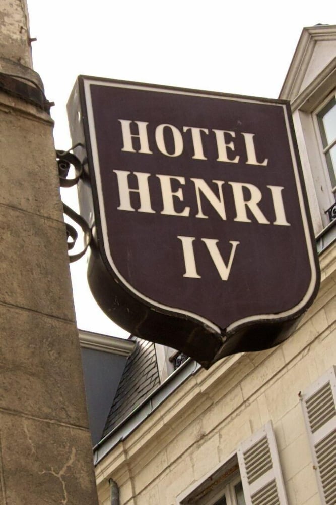 HOTEL HENRI IV 4/69