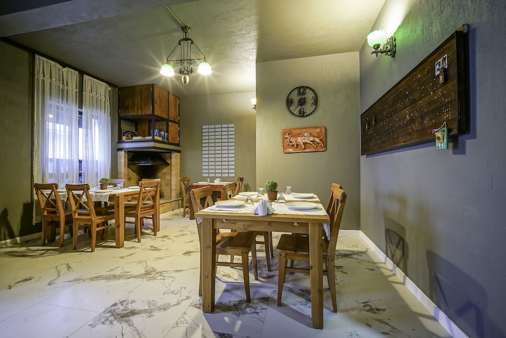 The Green Goose Hotel 23/30