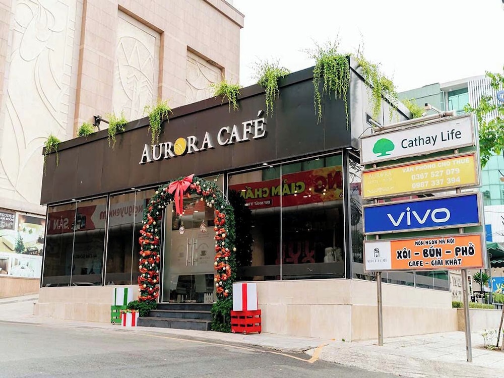 Aurora Hotel Plaza 4/71