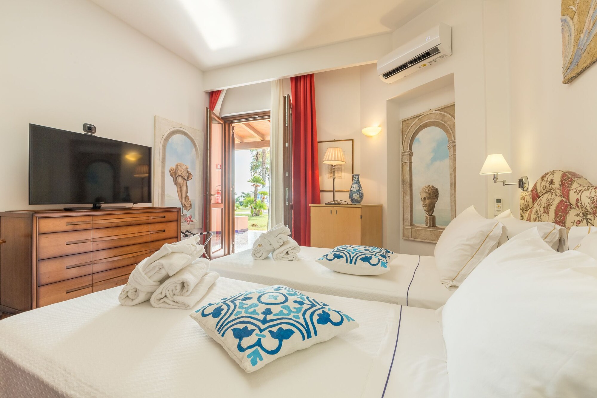 Suite, Sea View