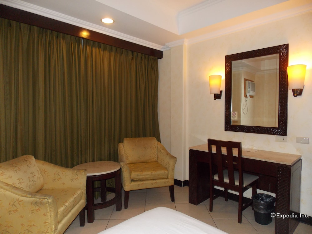 MO2 Westown Hotel Bacolod - Mandalagan 35/50