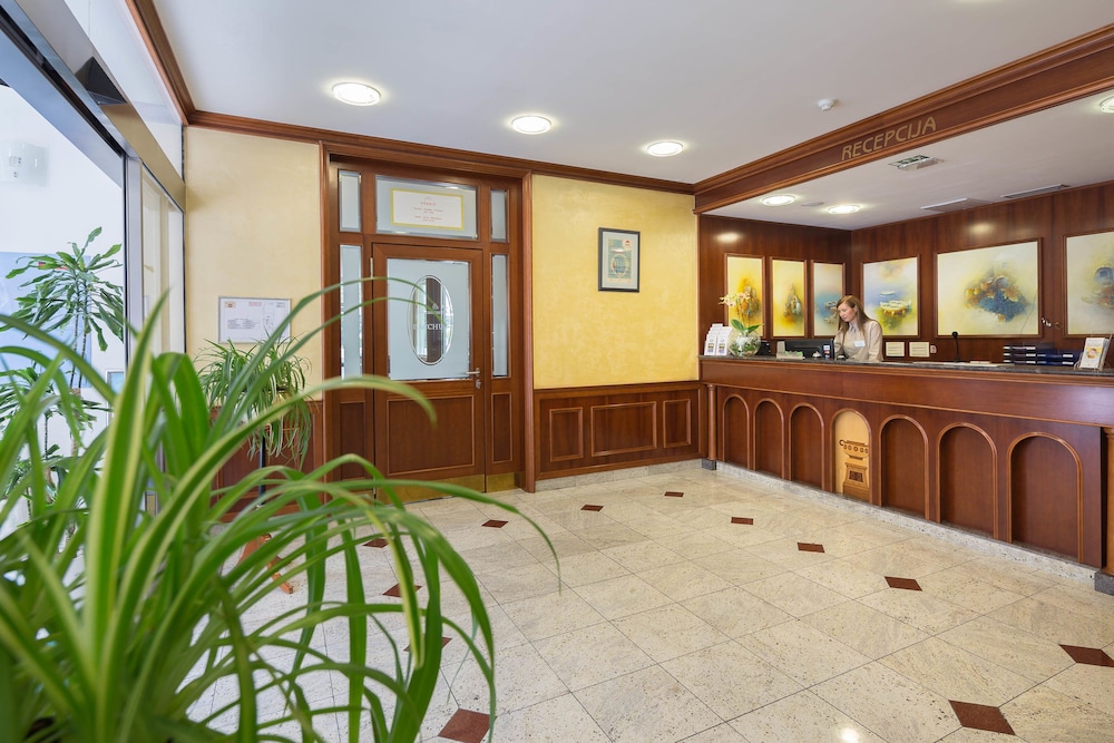 Hotel Villa Bacchus 5/50