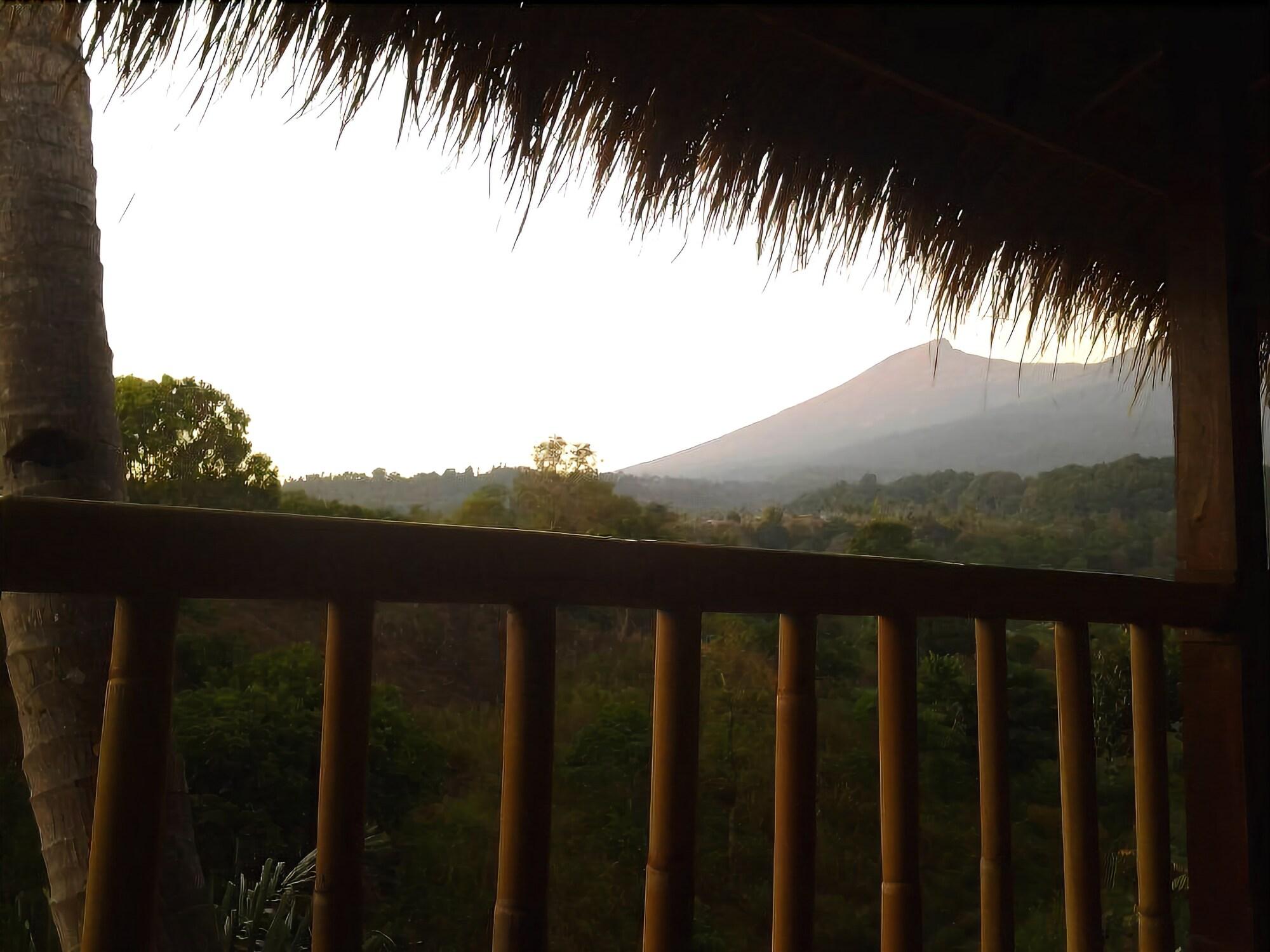 Mr.Din Rinjani Trails Hotel 3/13