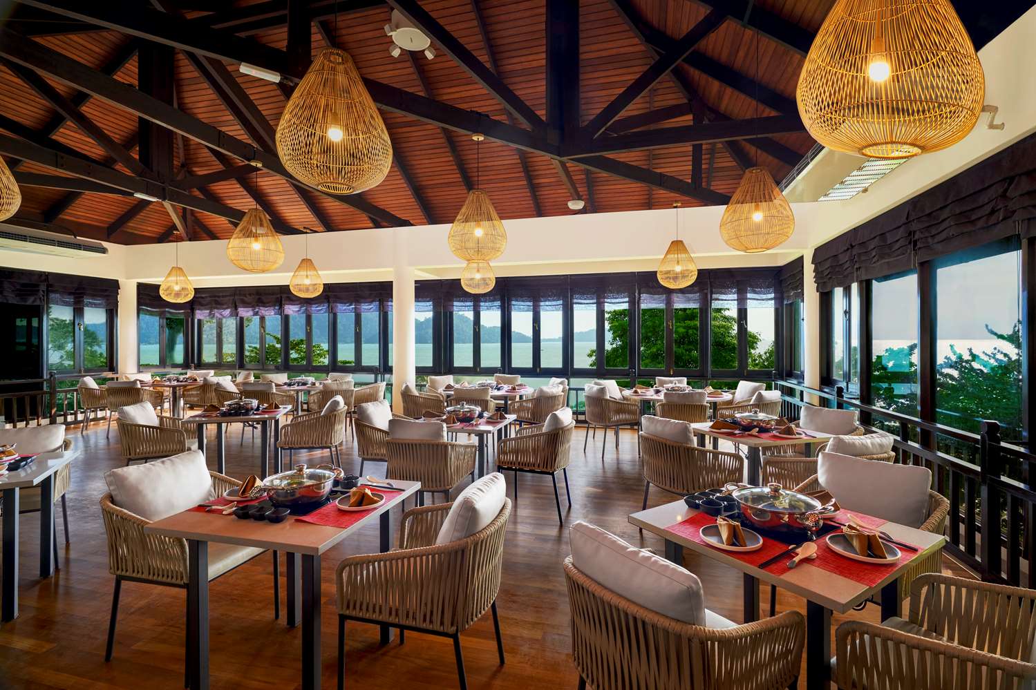 DoubleTree by Hilton Damai Laut Resort 13/29