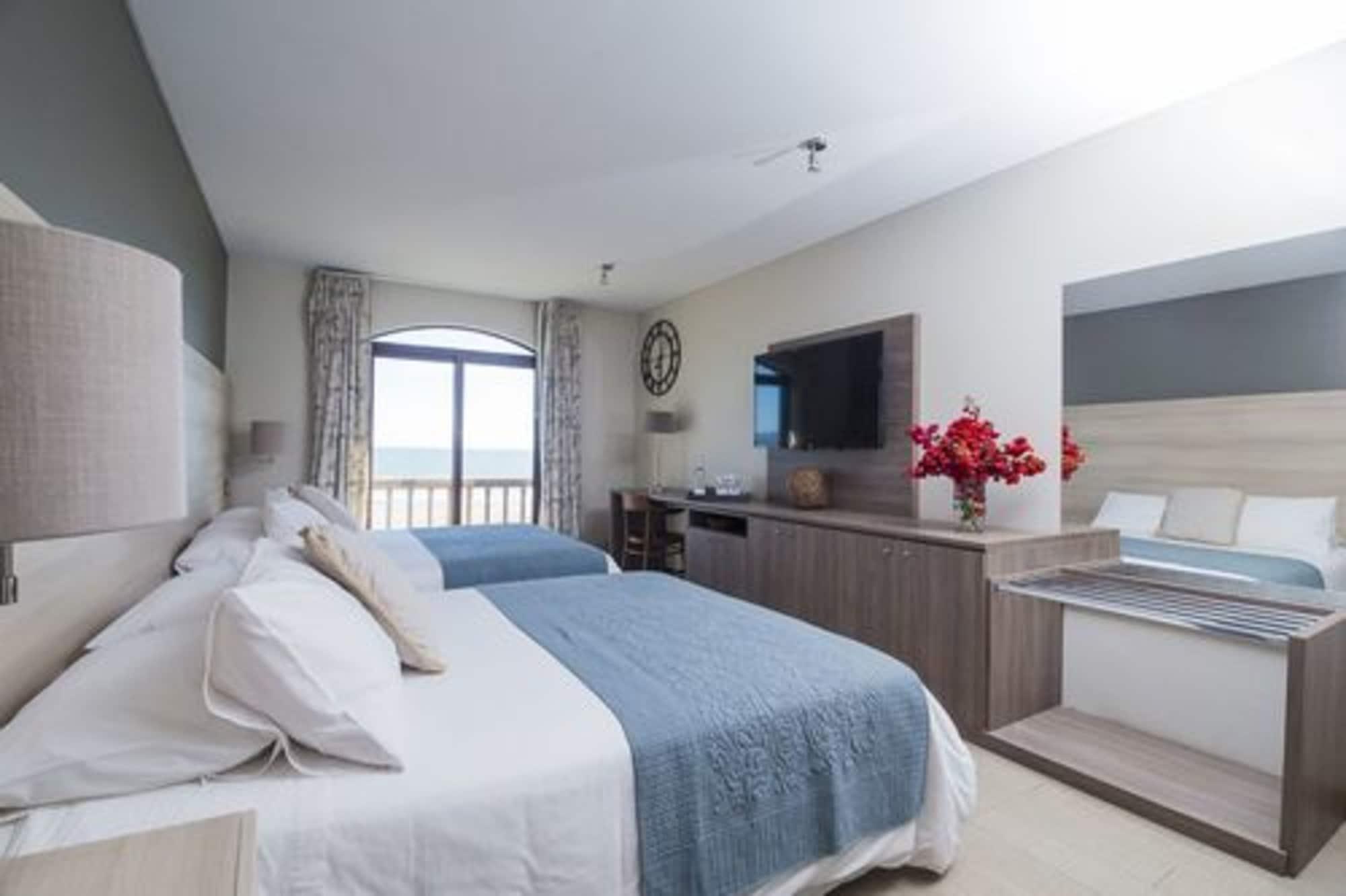 غرفة سوبيريور بسريرين بإطلالة على البحر