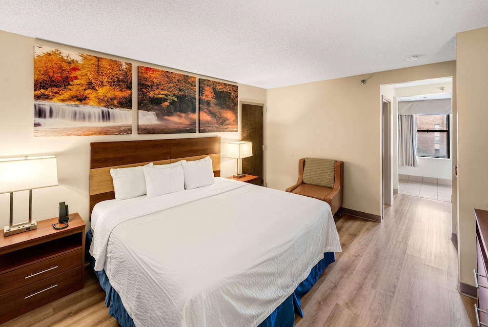 Days Inn by Wyndham Raleigh-Airport-Research Triangle Park 8/28