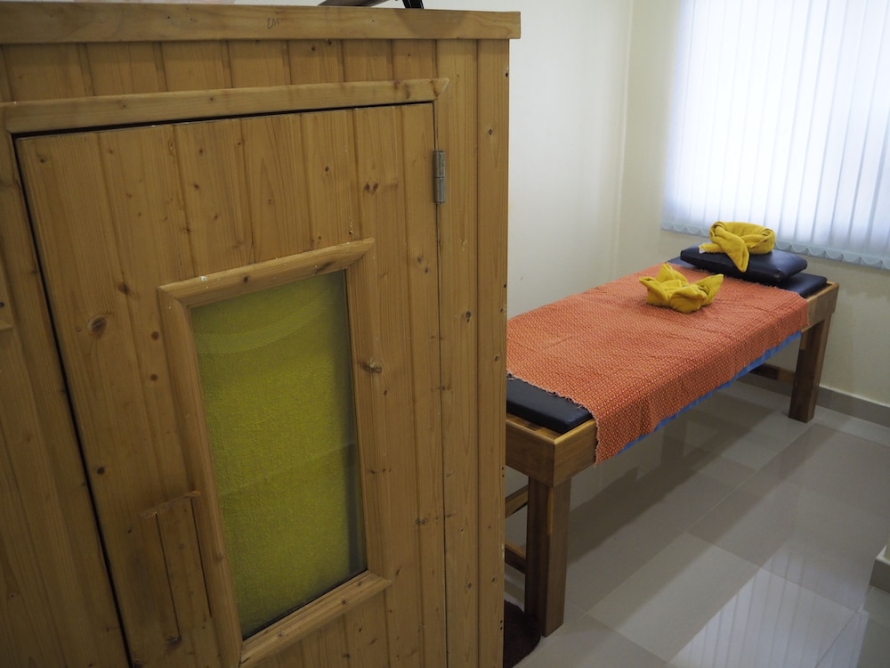 Suksomboon Hotel 37/39