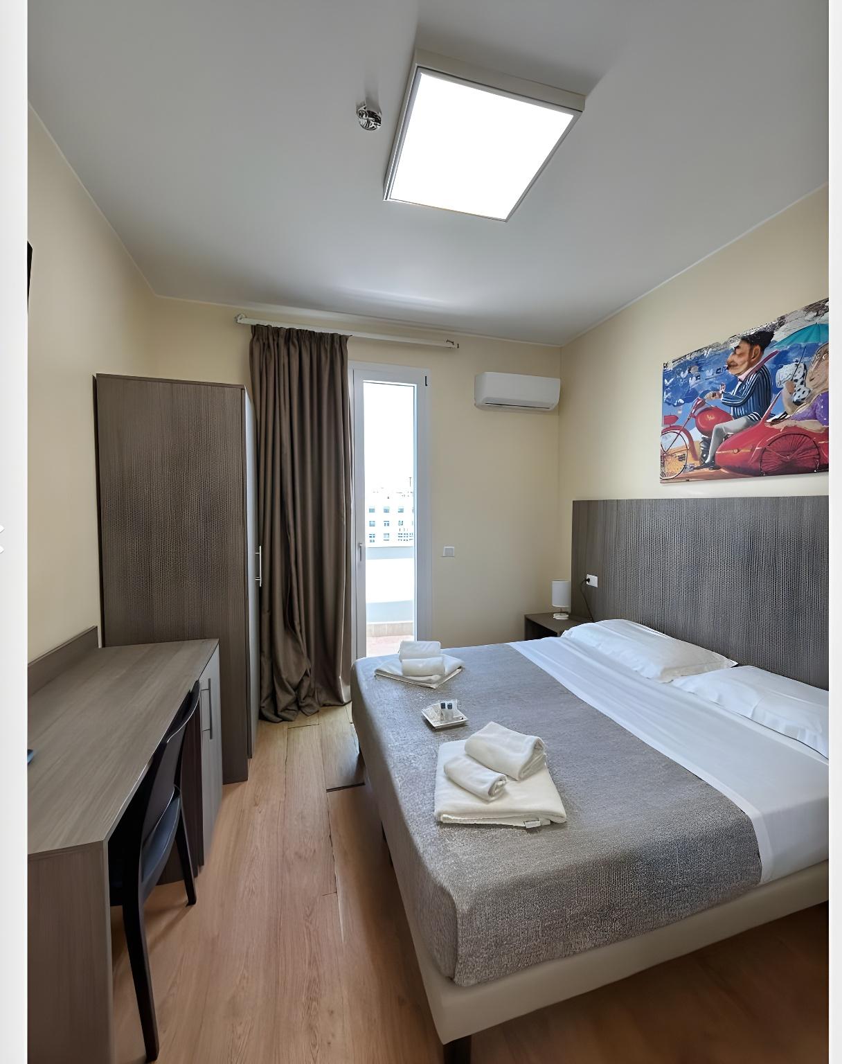 ROOM, SINGLE