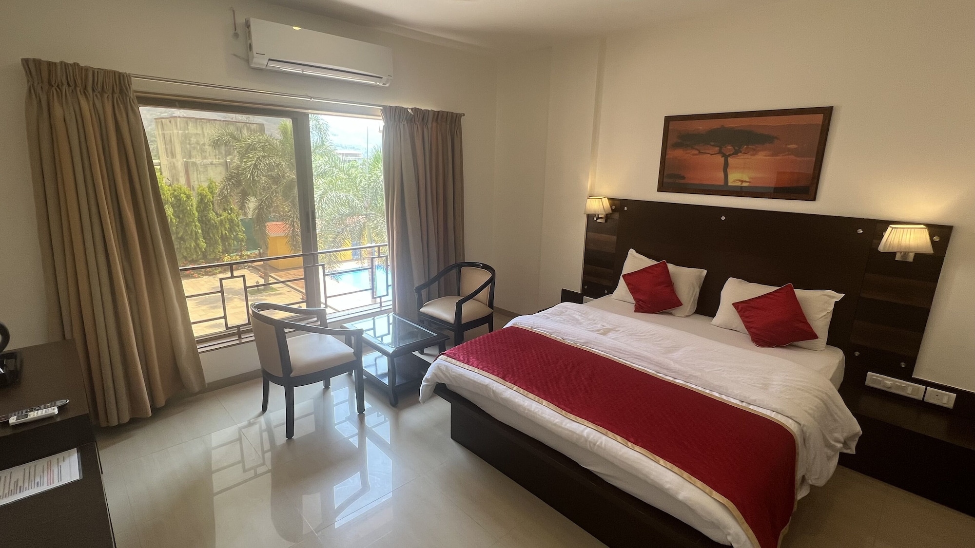 SIGNATURE, QUEEN BED, POOL VIEW