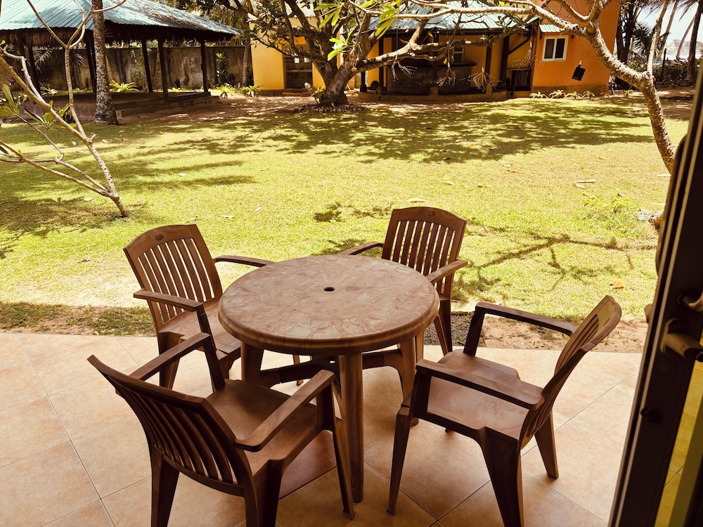 Raja Beach Hotel 40/50