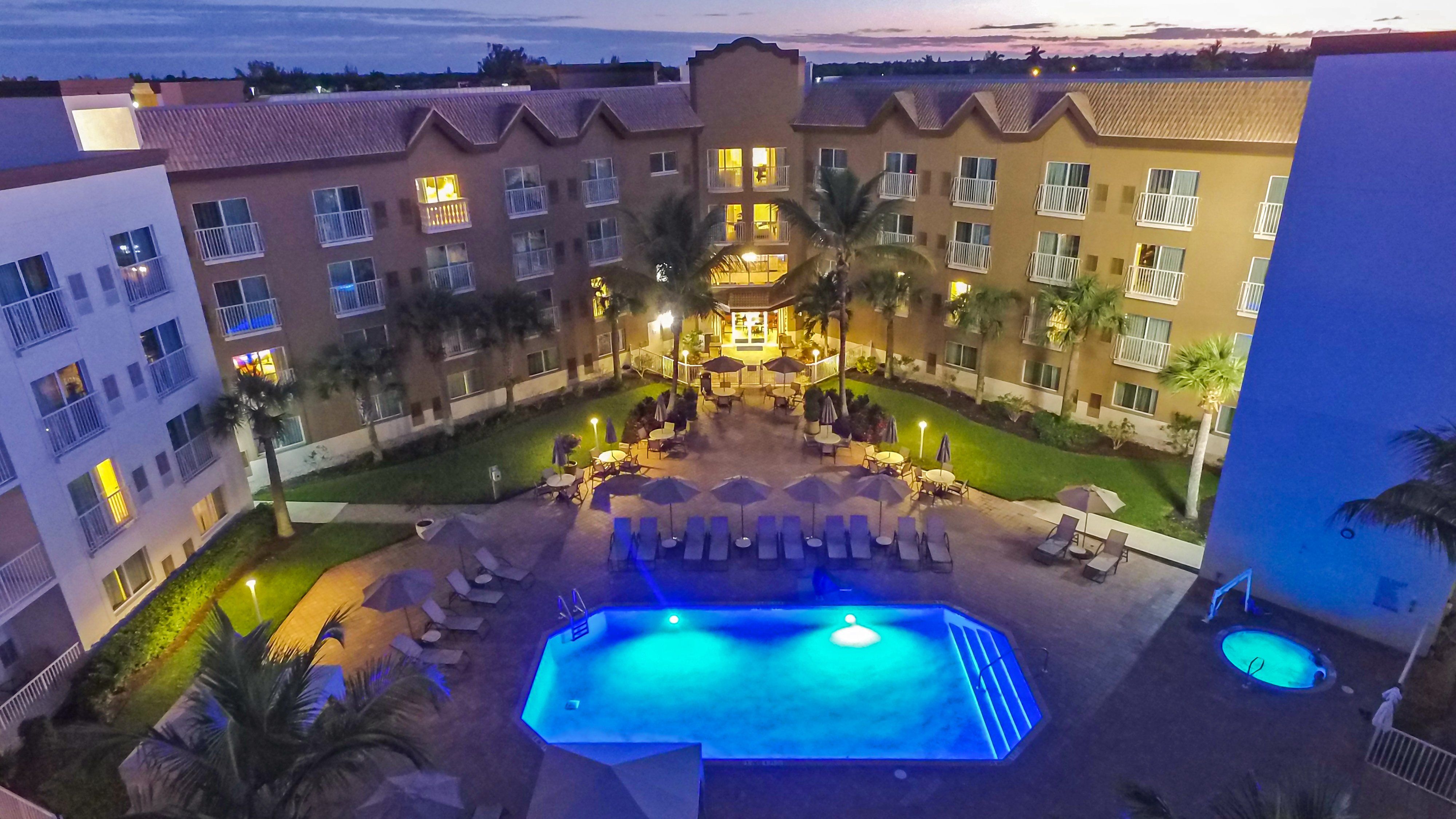 Holiday Inn Express and Suites Naples Downtown 6/64
