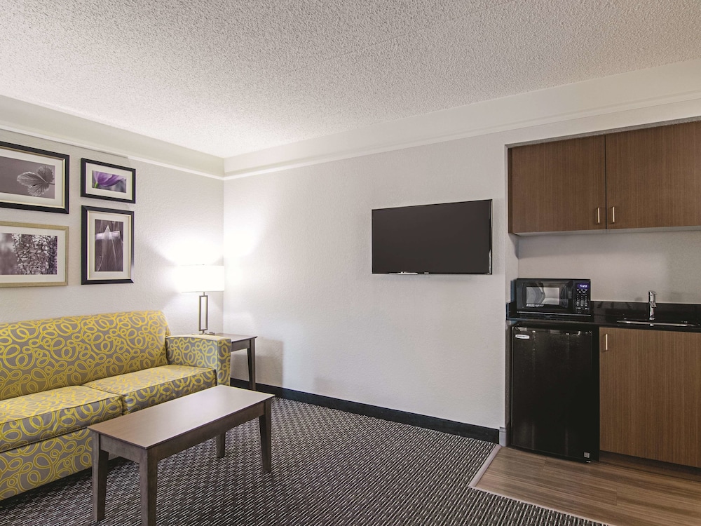 La Quinta Inn & Suites by Wyndham Denver Airport DIA 29/43