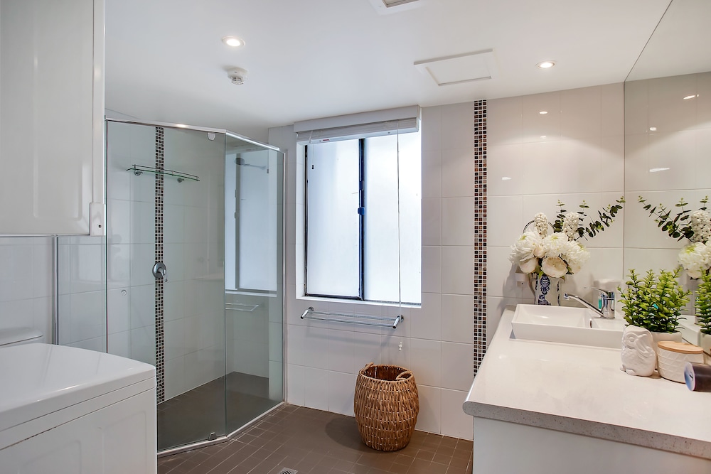 Pacific Resort Broadbeach 40/77