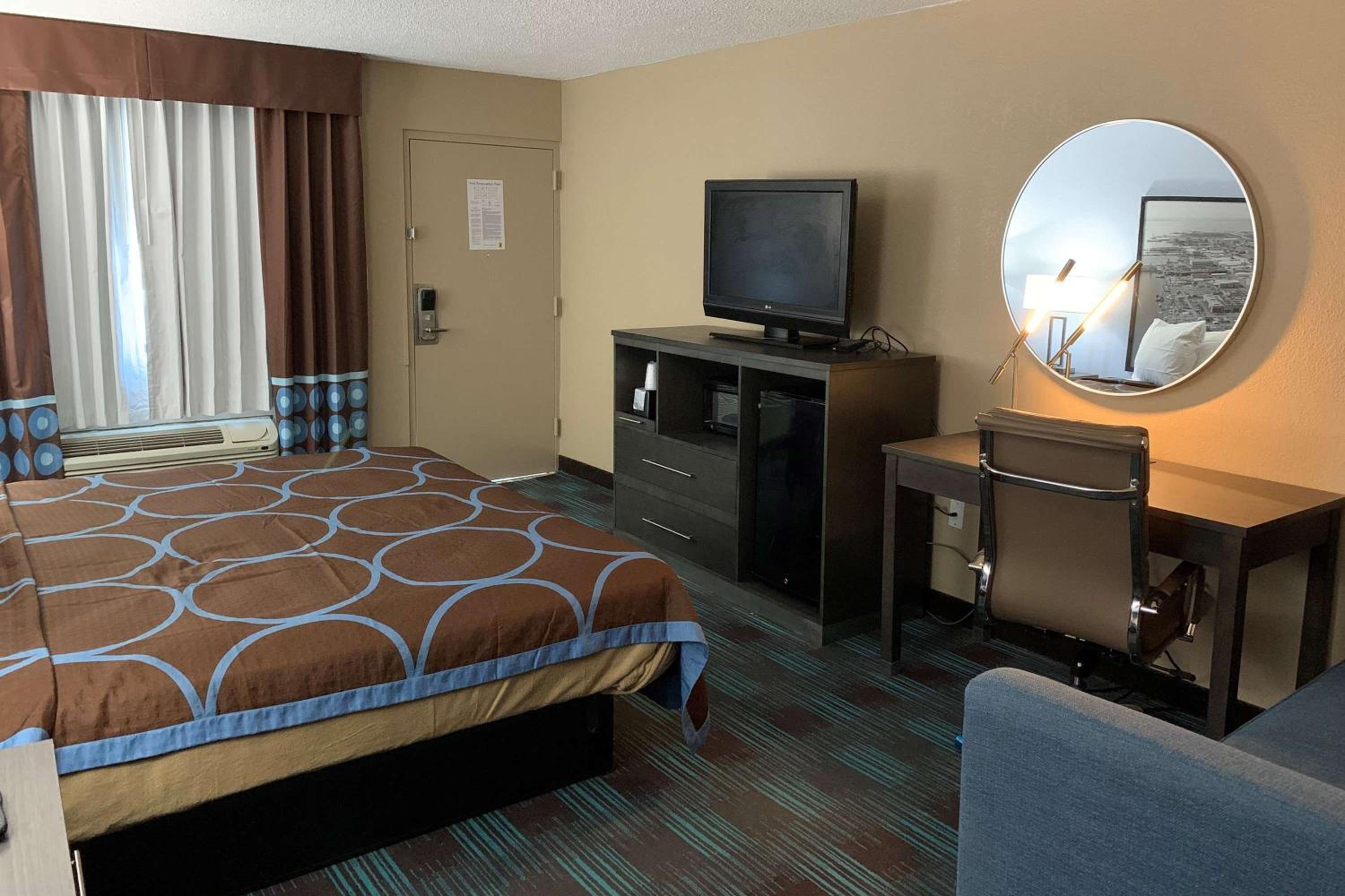 Super 8 by Wyndham Newport News 7/19