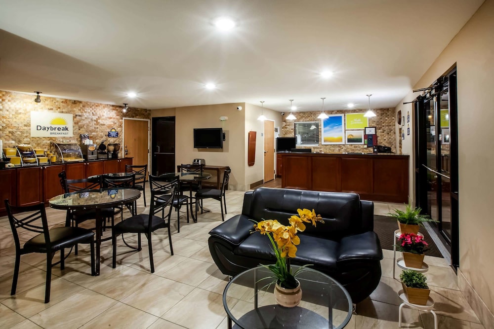 Days Inn by Wyndham Sulphur LA 48/58