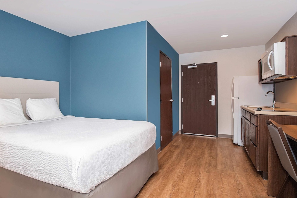 WoodSpring Suites Carol Stream - Chicago 19/37