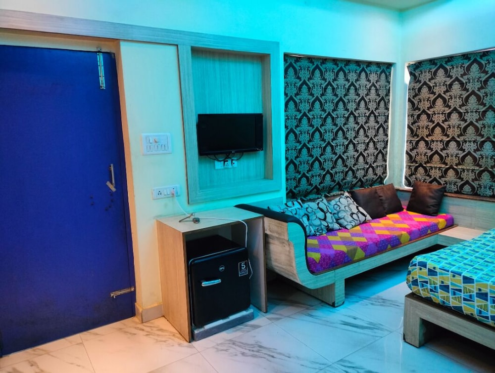 Rahul Guest House 30/50