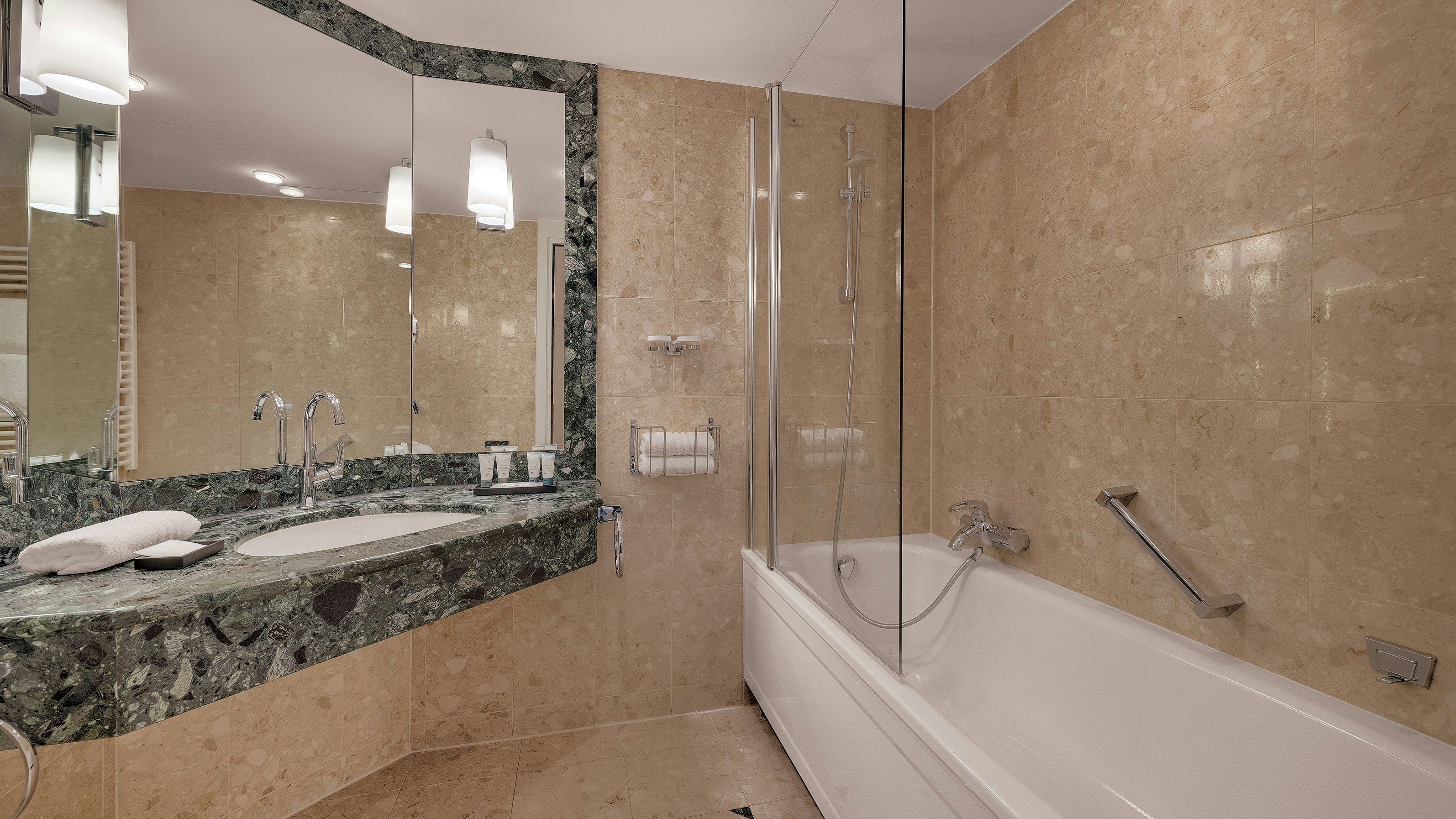 Bilderberg Bellevue Hotel Dresden 50/50