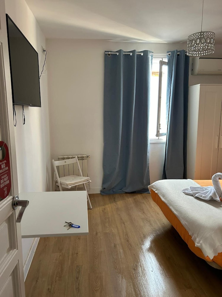 ROOM, DOUBLE BED, WITH EXTRA BED, SHARED BATHROOM
