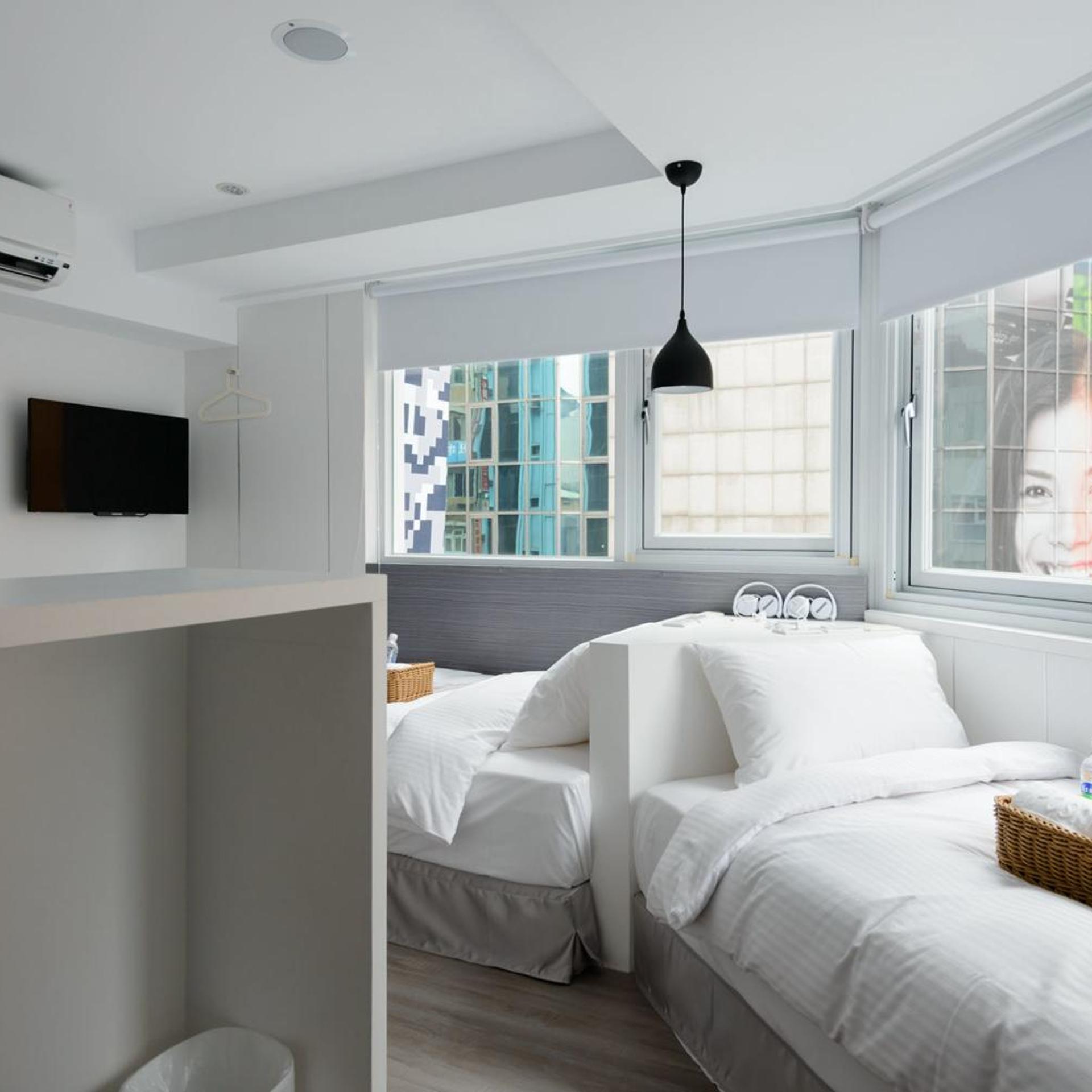 غرفة قياسية ثلاثية بحمام مشترك، Poshpacker Hotel 2/8