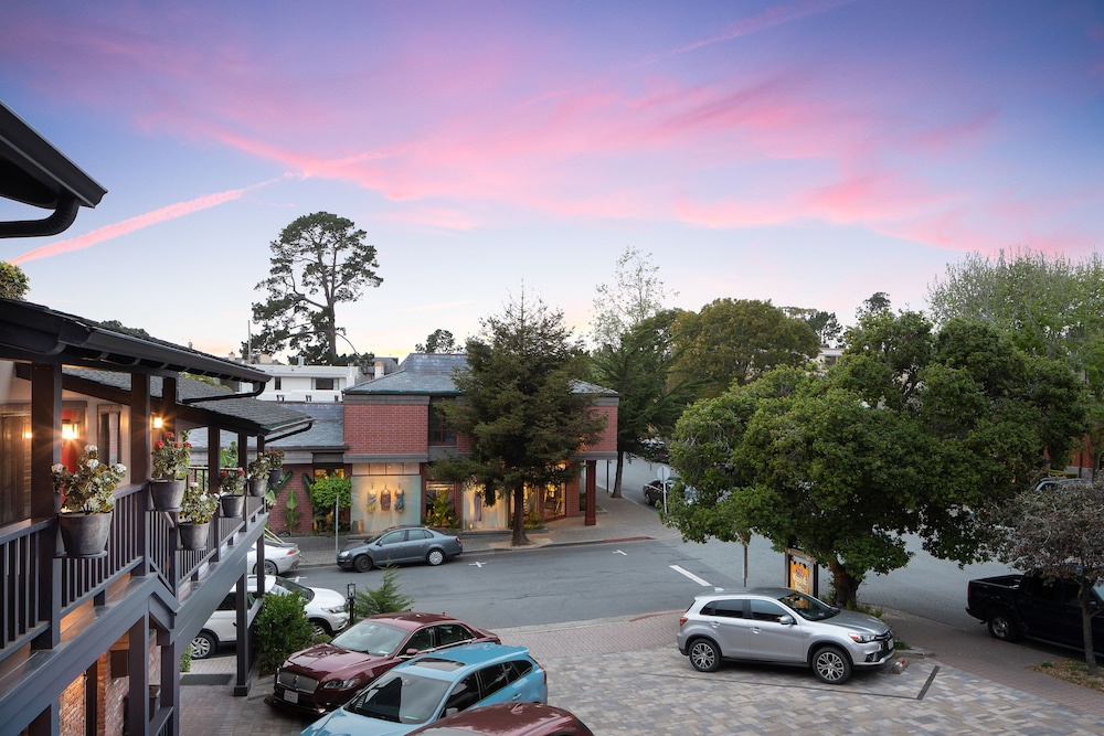 Wayside Inn 5/44