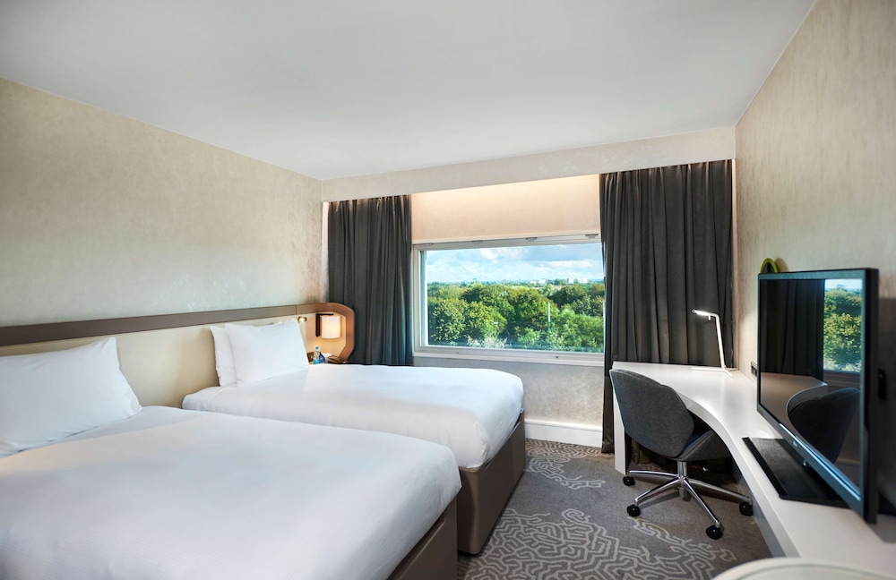 EXECUTIVE, TWIN BEDS, LOUNGE ACCESS