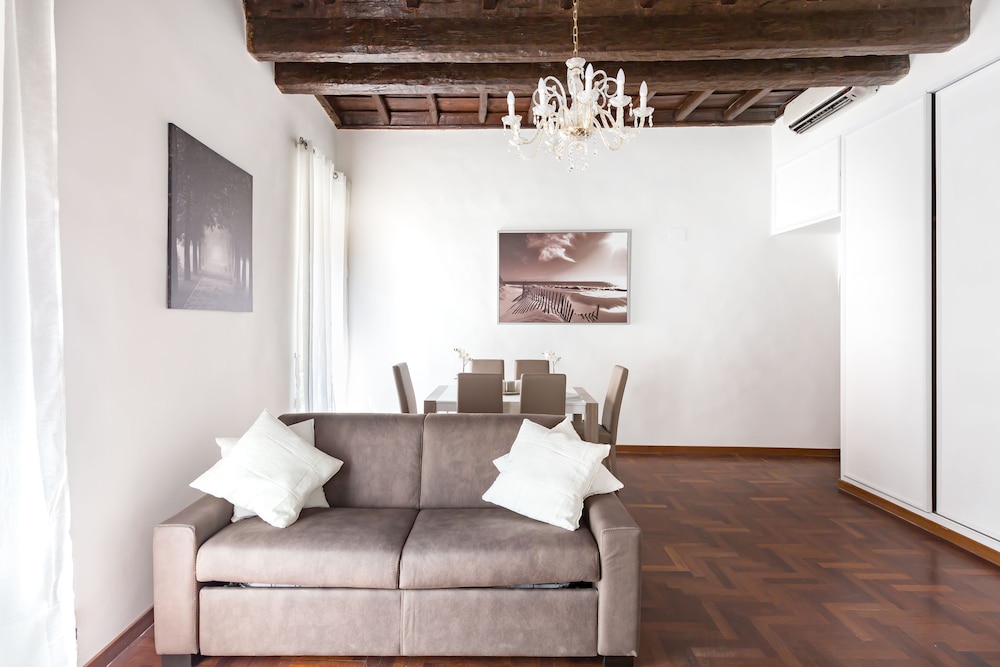 The Sistina Suite 8/46