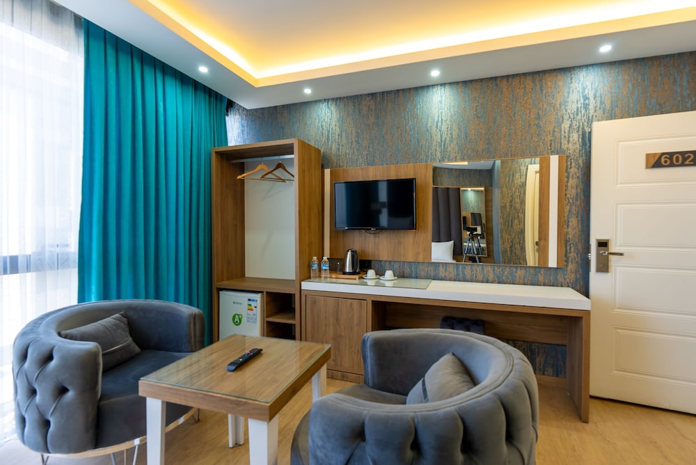 Black Palace Hotel 30/43