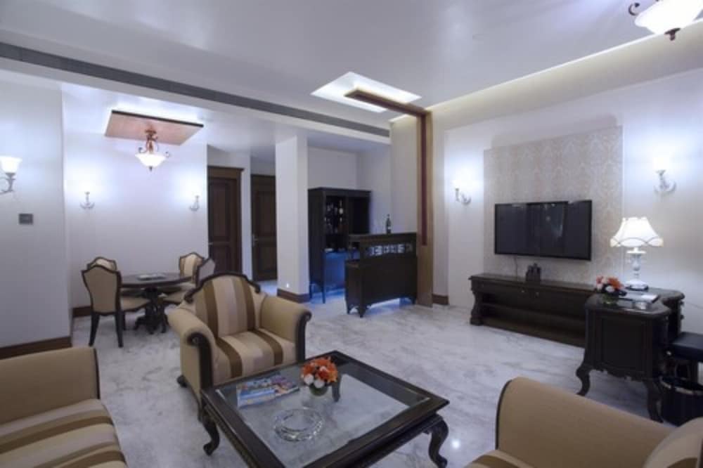 Royal Tulip Navi Mumbai 33/60
